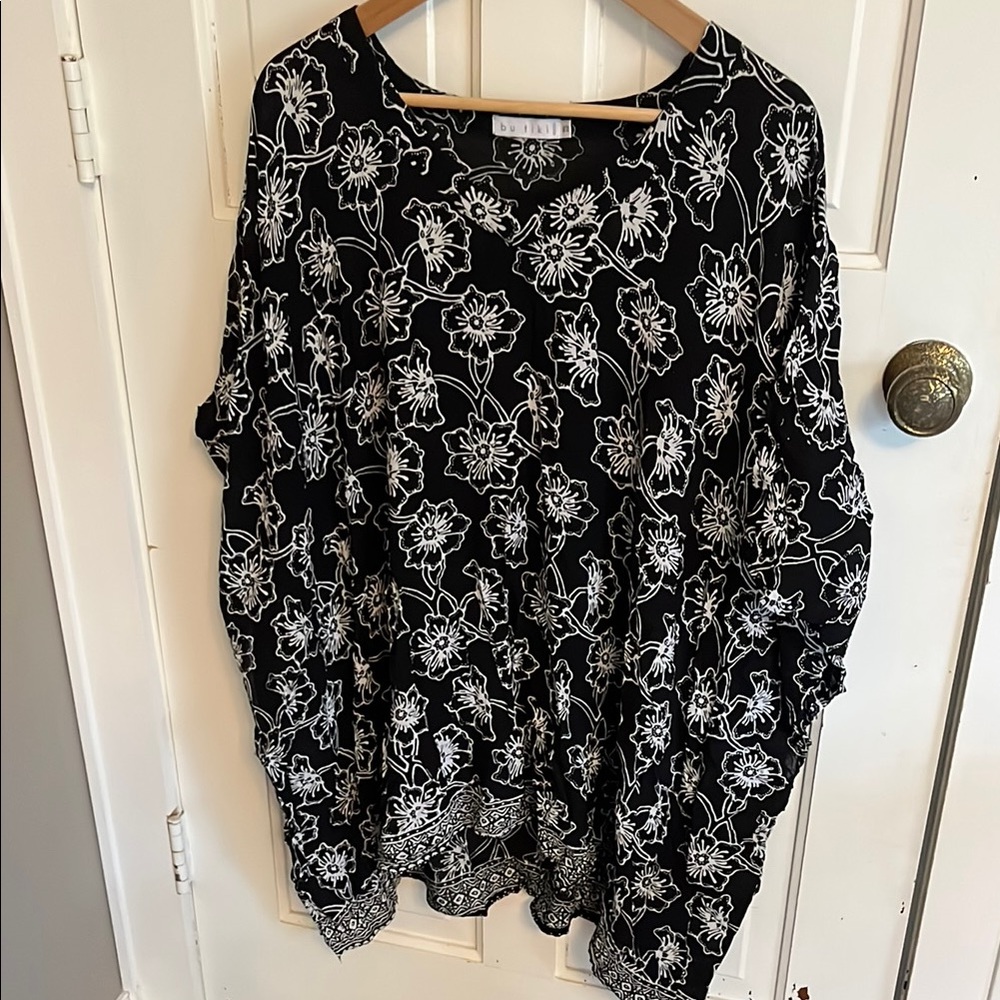 Floral Black and White Women's Swim Coverup